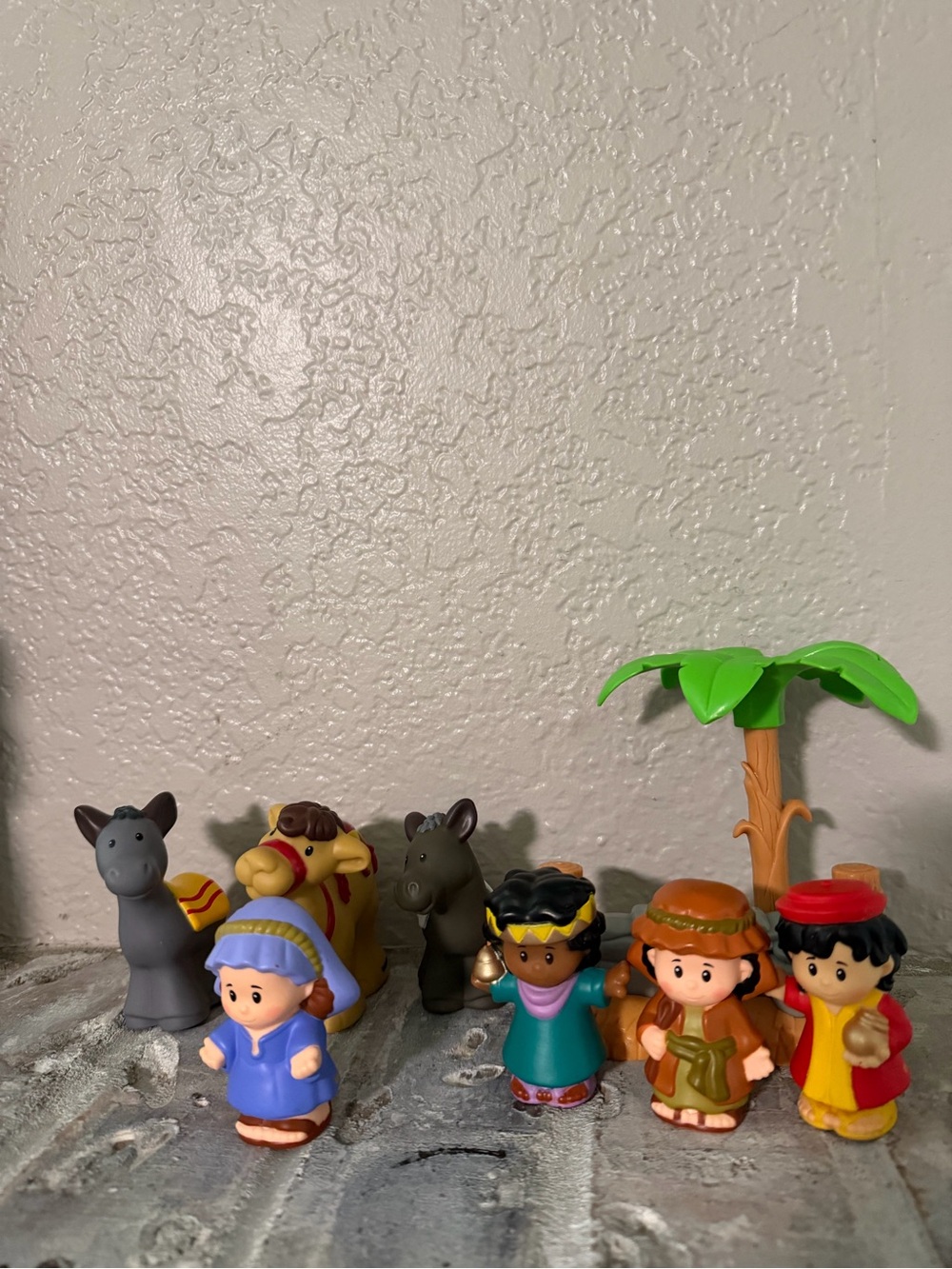 Lot of 7 2019 Fisher Price Little People Nativity Set and palm tree - Picture 4 of 15